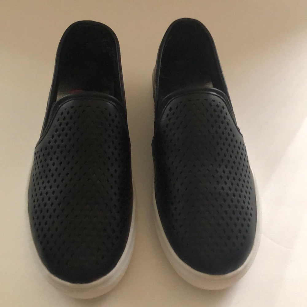 NWOT Black Steve Madden slip ons